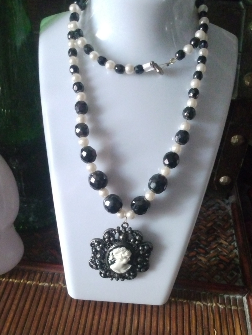 Black and White Cameo Pendant Beaded Necklace - Women Jewelry vintage